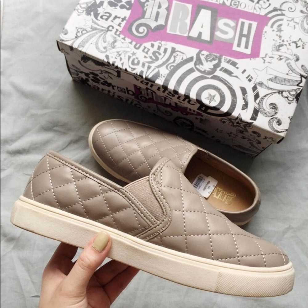 BRASH WOMENS SLIP ON SHOES SIZE 6.5